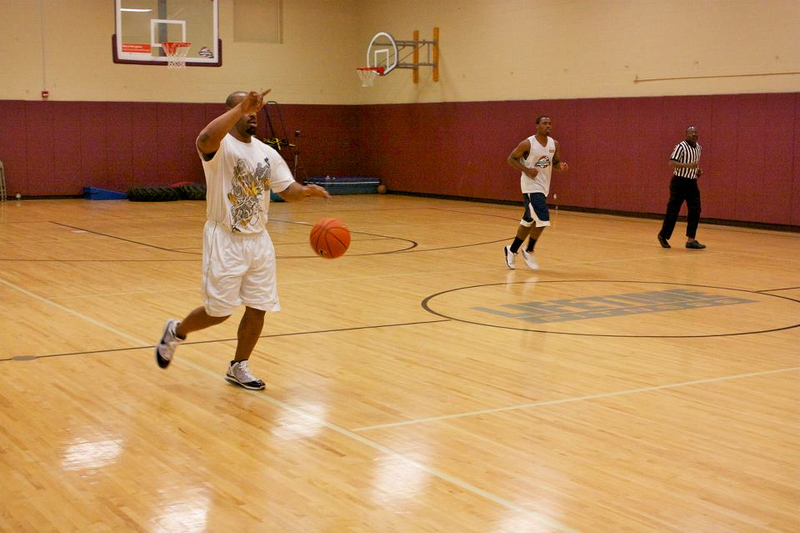 Illustration for article titled Donovan McNabb Makes Triumphant Minnesota Rec League Hoops Debut